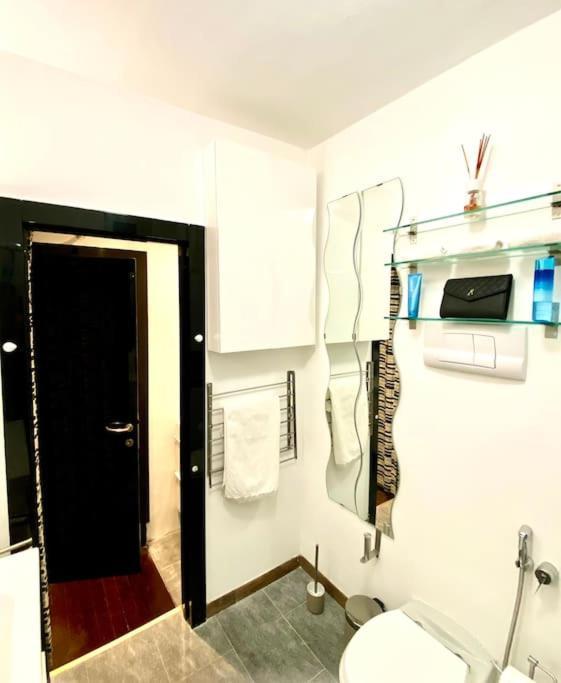 Duomo Area 2 Bedroom Deluxe Apartment Mailand