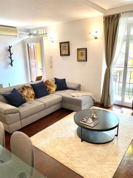 Duomo Area 2 Bedroom Deluxe Apartment Mailand